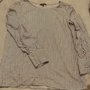 Express top with silver lines throughout